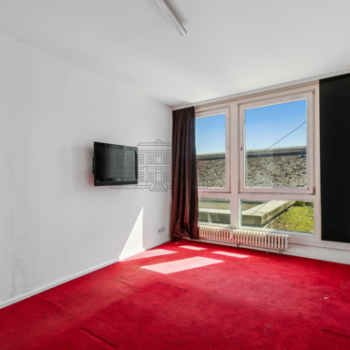 Sanierungsbedürftige 3-Zimmer-Wohnung mit Balkon und Aufzug in bester Lage!