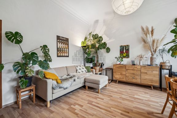 Lichtdurchflutete Altbauwohnung mit 2 Zimmern am Rehmplatz
